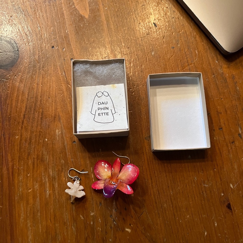 Dauphinette orchid earrings